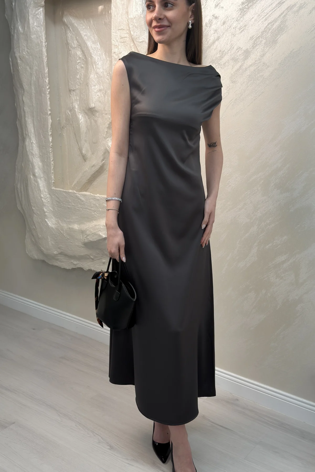 SATEN MAXİ ELBİSE-FÜME