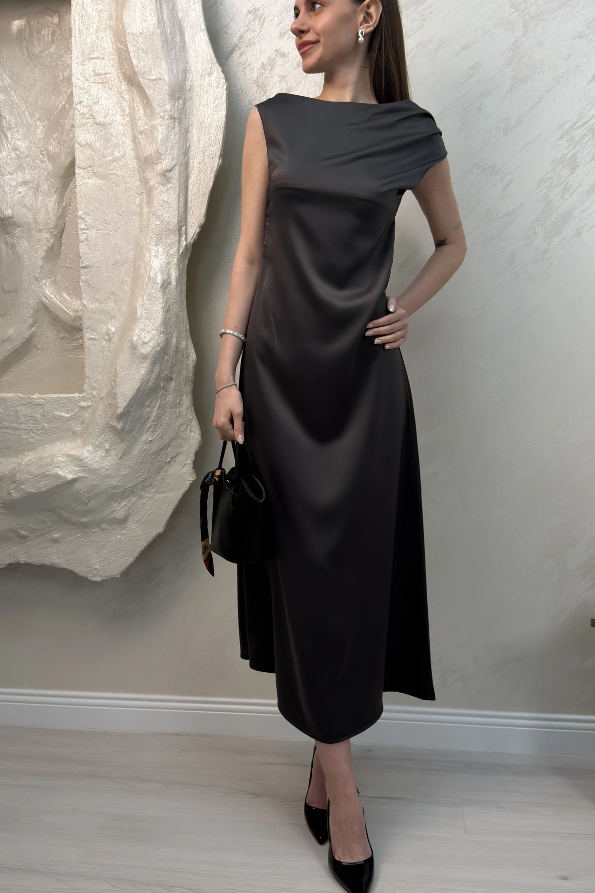 SATEN MAXİ ELBİSE-FÜME