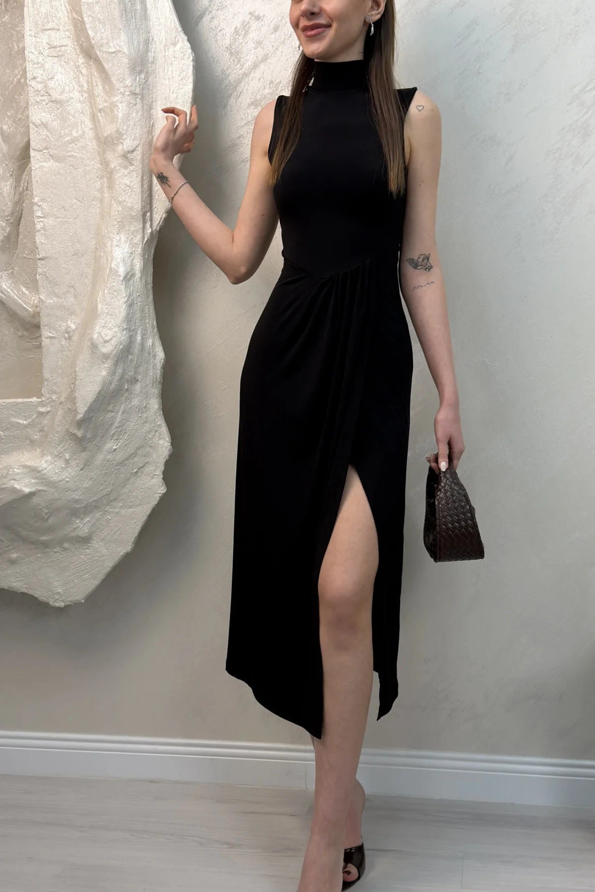 YARIM BALIKÇI YAKA OMZU AÇIK SANDY ELBİSE- SİYAH