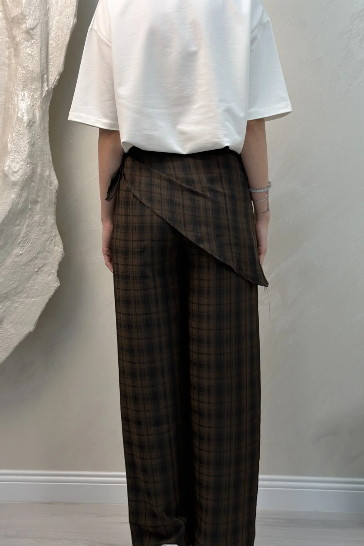 MUADİL EKOSE DETAYLI BAĞLAMALI PANTOLON- SİYAH