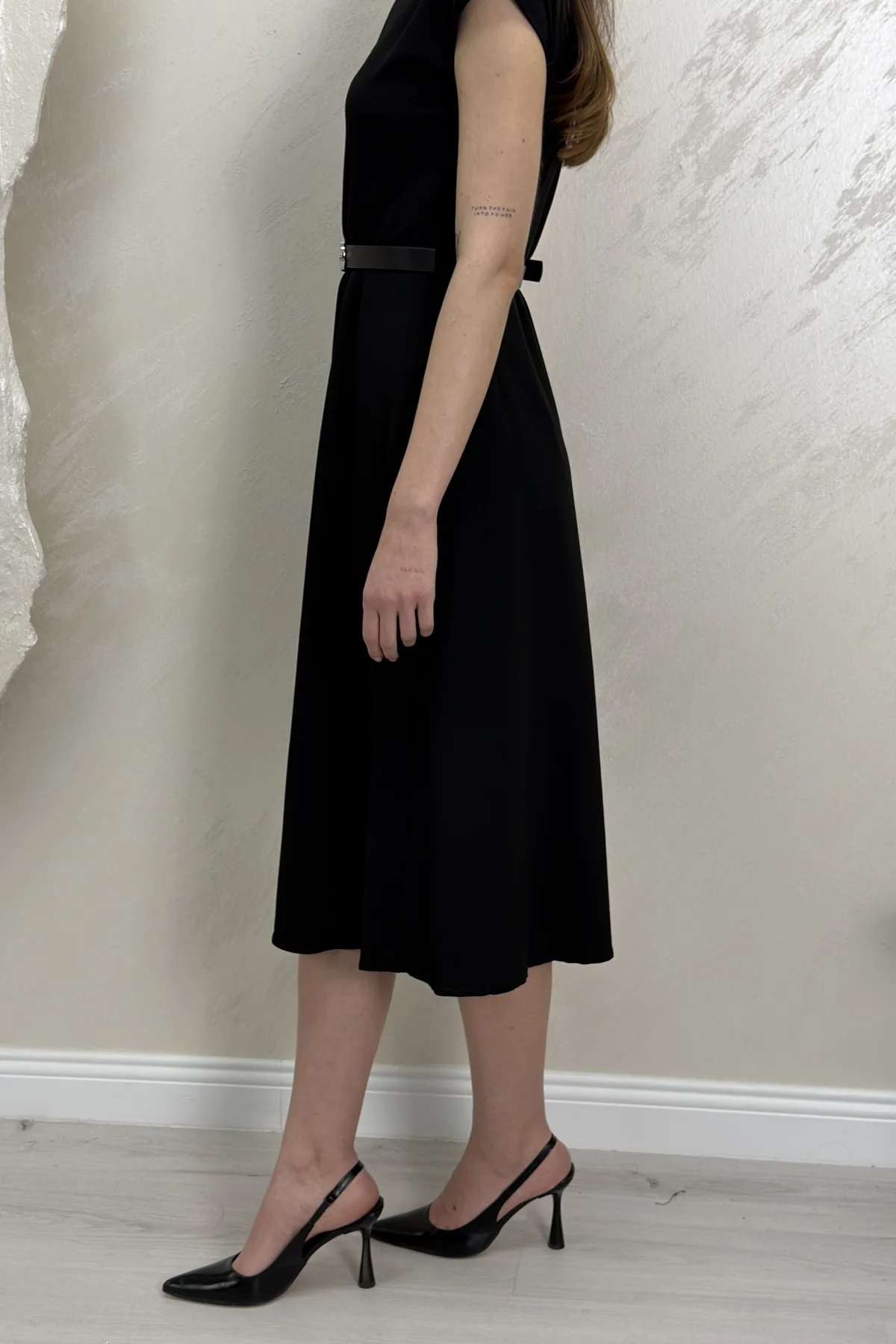 VATKALI KEMERLİ ELBİSE- SİYAH