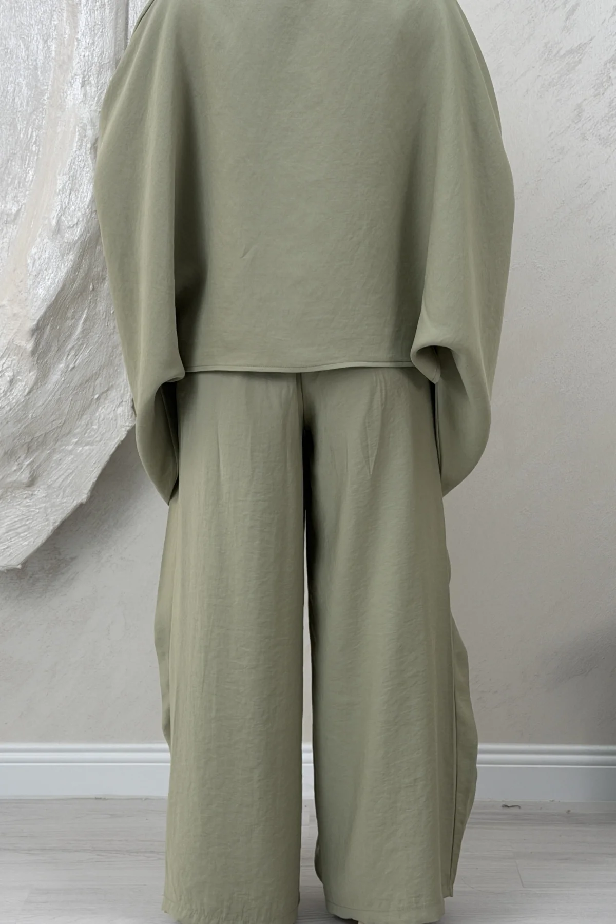 GENİŞ KOL BLUZ PİLELİ PANTOLON TAKIM