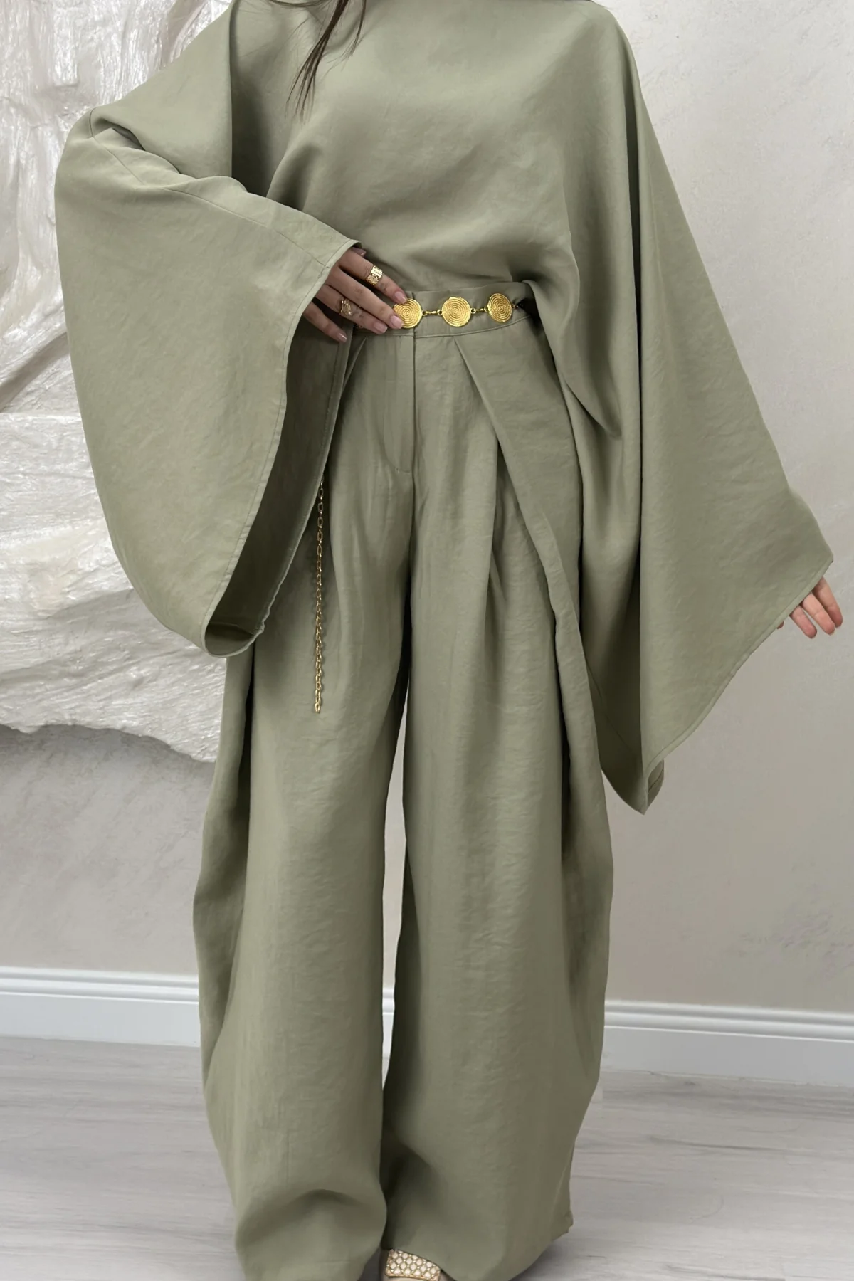 GENİŞ KOL BLUZ PİLELİ PANTOLON TAKIM