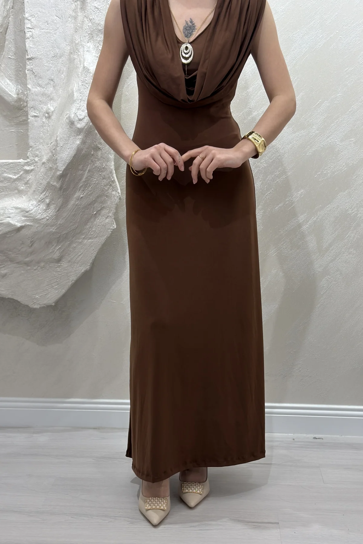 DEGAJE YAKA SANDY ELBİSE- KAHVE