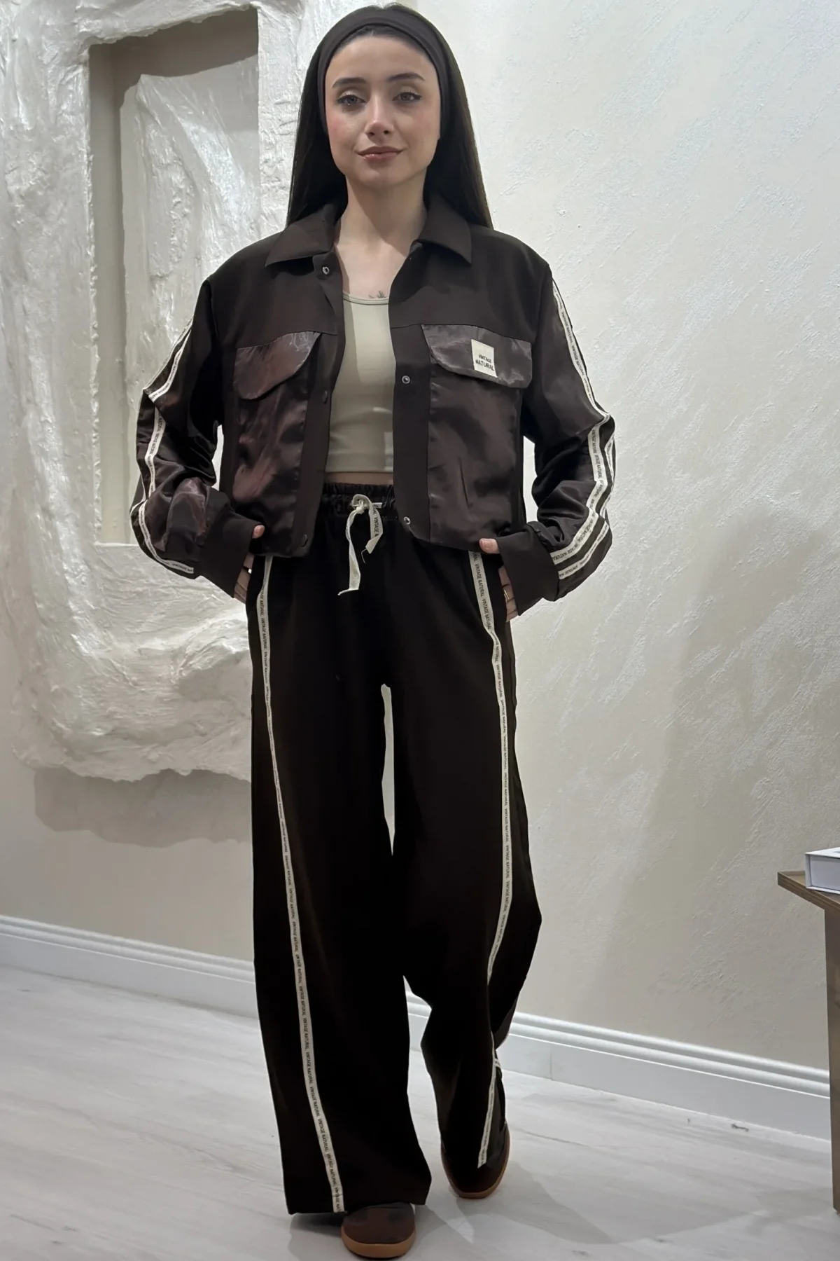 PARAŞÜT KUMAŞ ŞERİT DETAYLI TAKIM- KAHVERENGİ