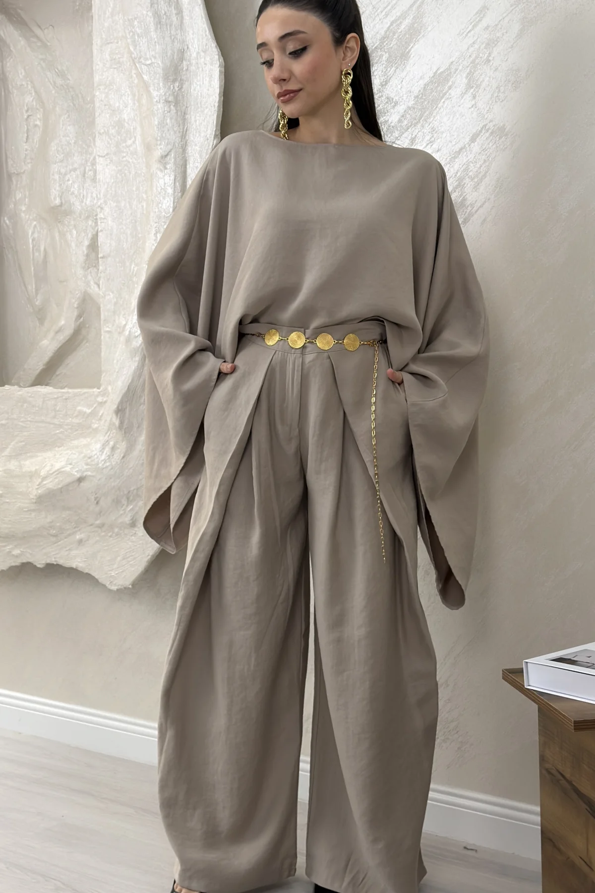 GENİŞ KOL BLUZ PİLELİ PANTOLON TAKIM- BEJ