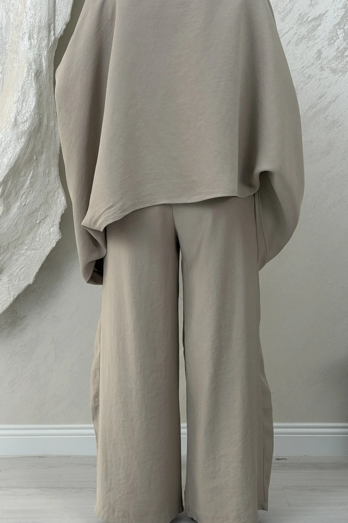 GENİŞ KOL BLUZ PİLELİ PANTOLON TAKIM- BEJ