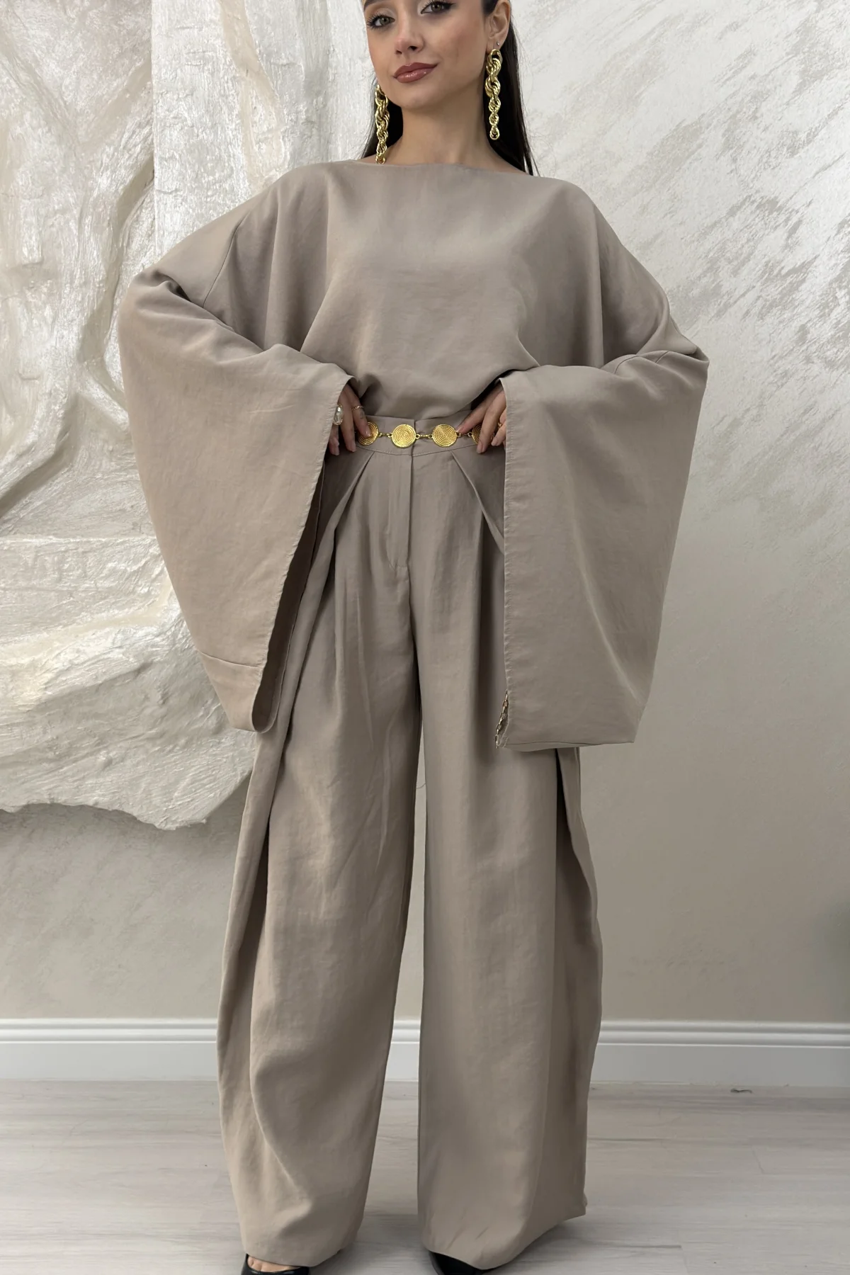 GENİŞ KOL BLUZ PİLELİ PANTOLON TAKIM- BEJ