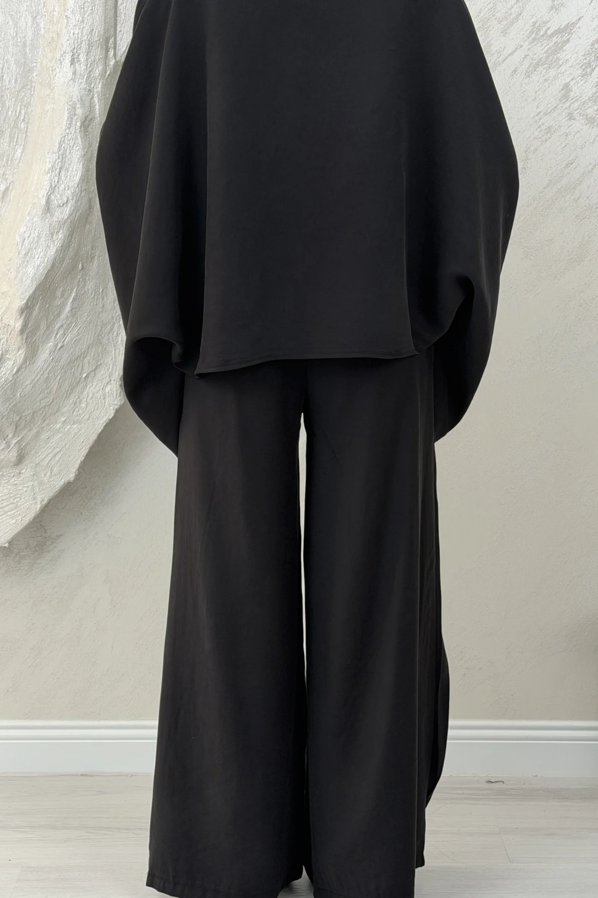 GENİŞ KOL BLUZ PİLELİ PANTOLON TAKIM- SİYAH