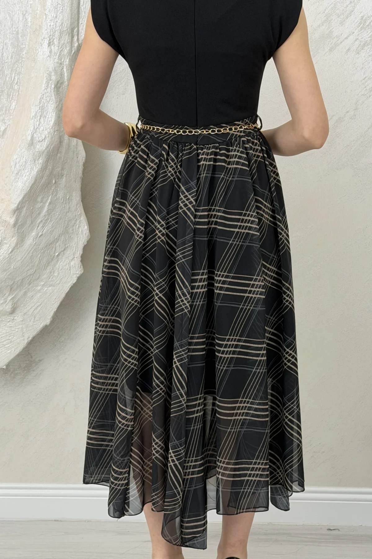 ŞİFON EKOSE DESENLİ ELBİSE- SİYAH