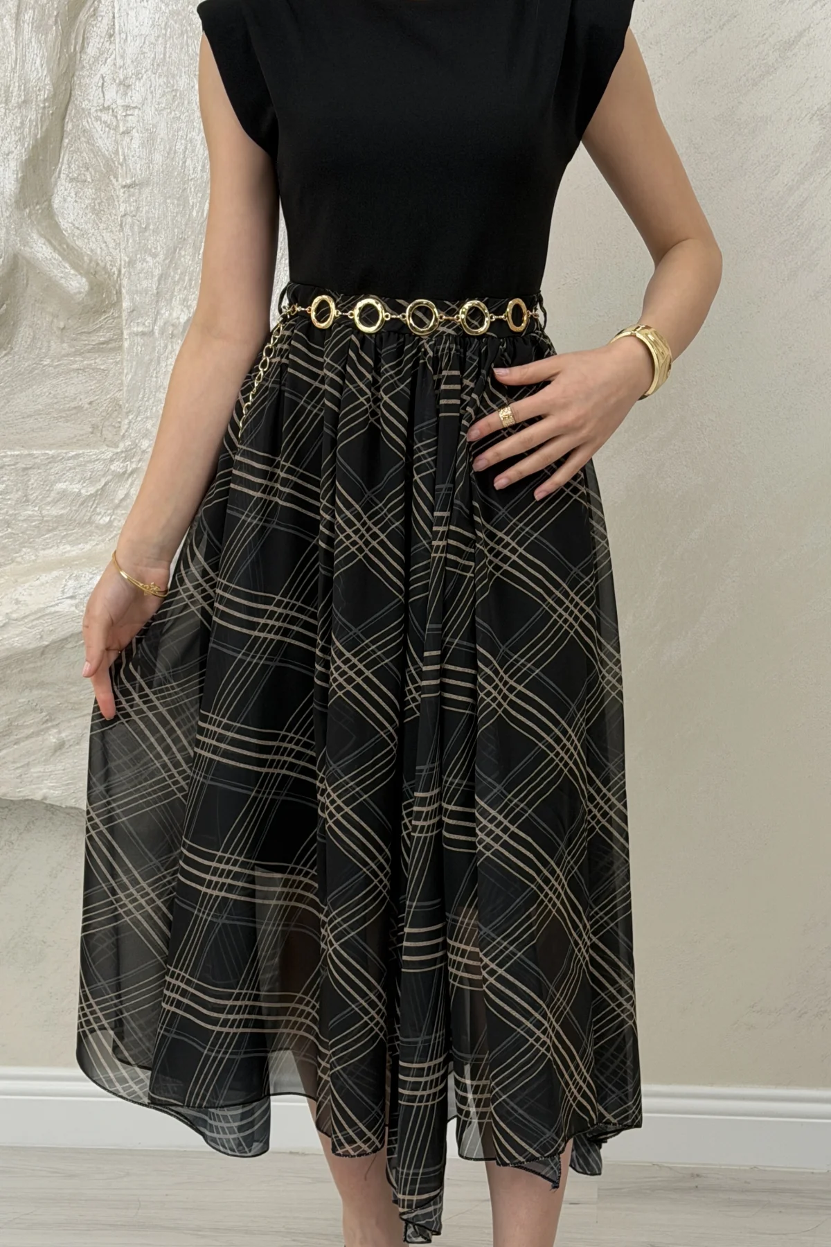 ŞİFON EKOSE DESENLİ ELBİSE- SİYAH