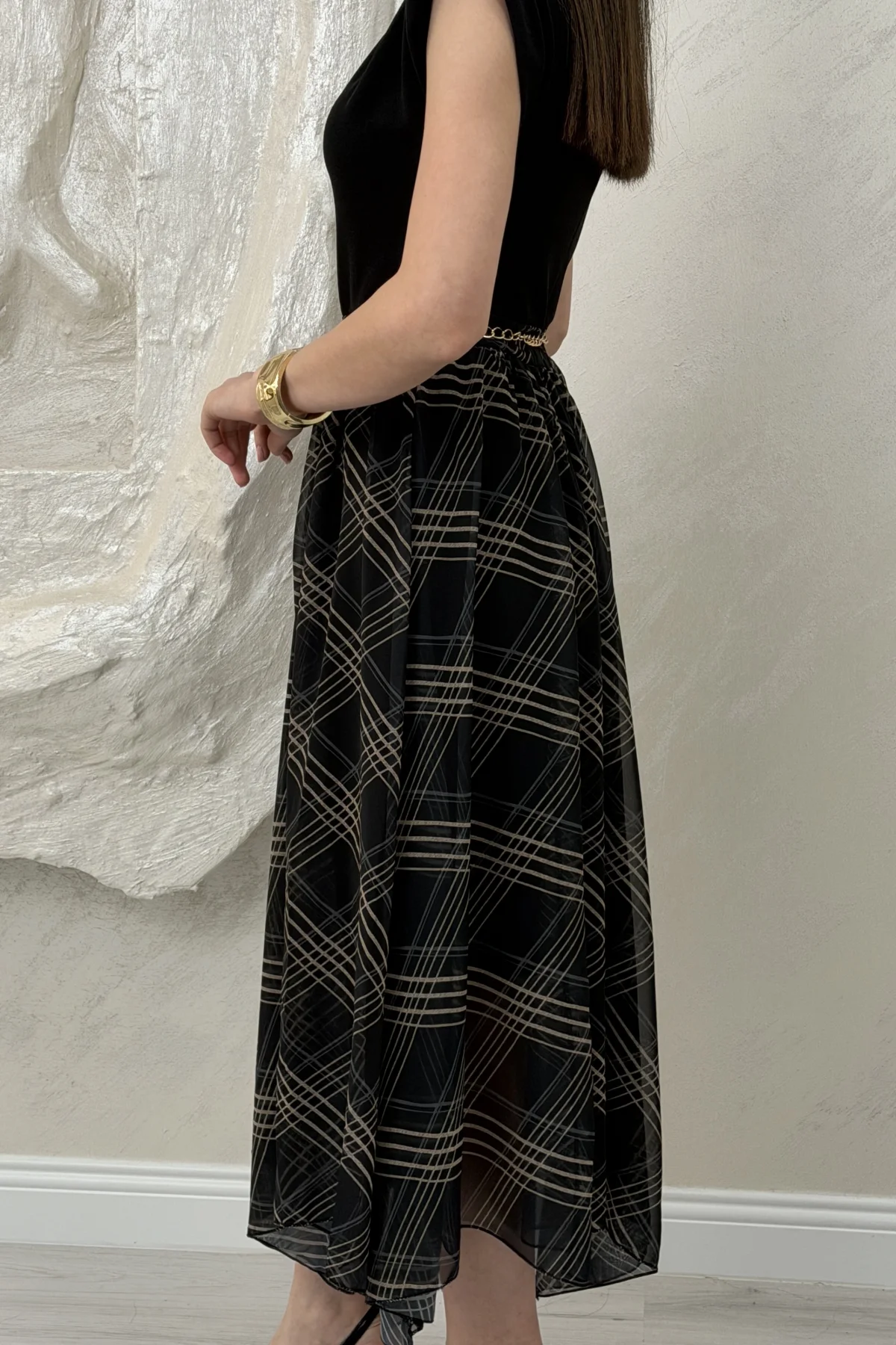 ŞİFON EKOSE DESENLİ ELBİSE- SİYAH