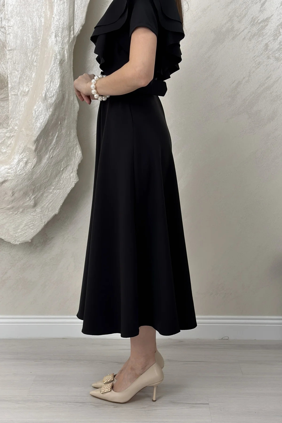 OMUZ KATLI KEMERLİ ELBİSE- SİYAH