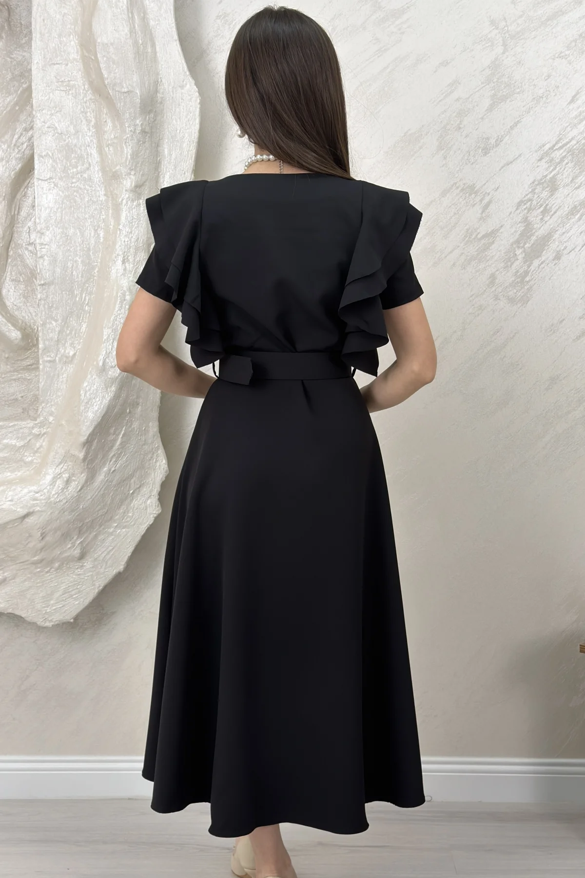 OMUZ KATLI KEMERLİ ELBİSE- SİYAH