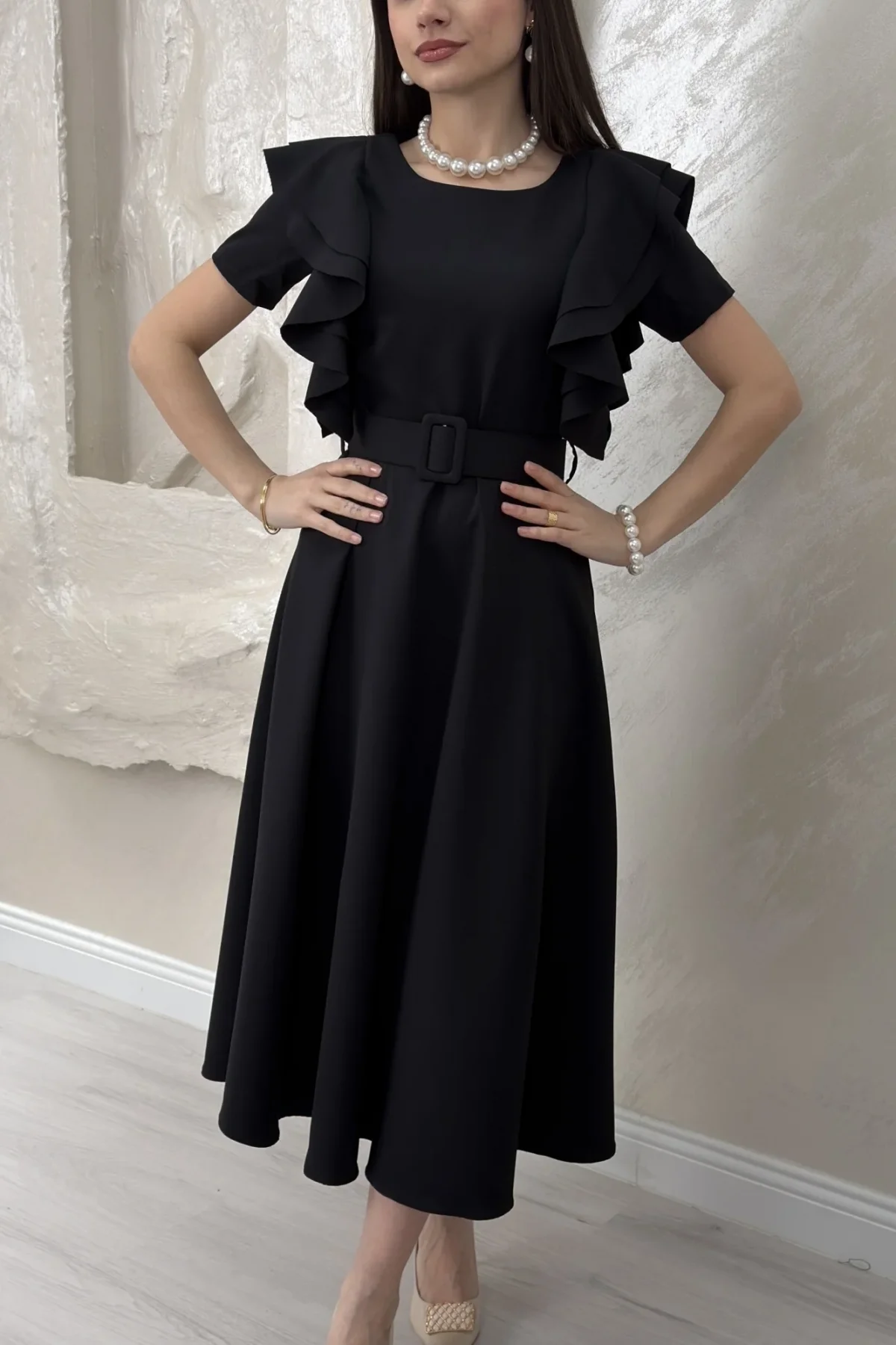 OMUZ KATLI KEMERLİ ELBİSE- SİYAH