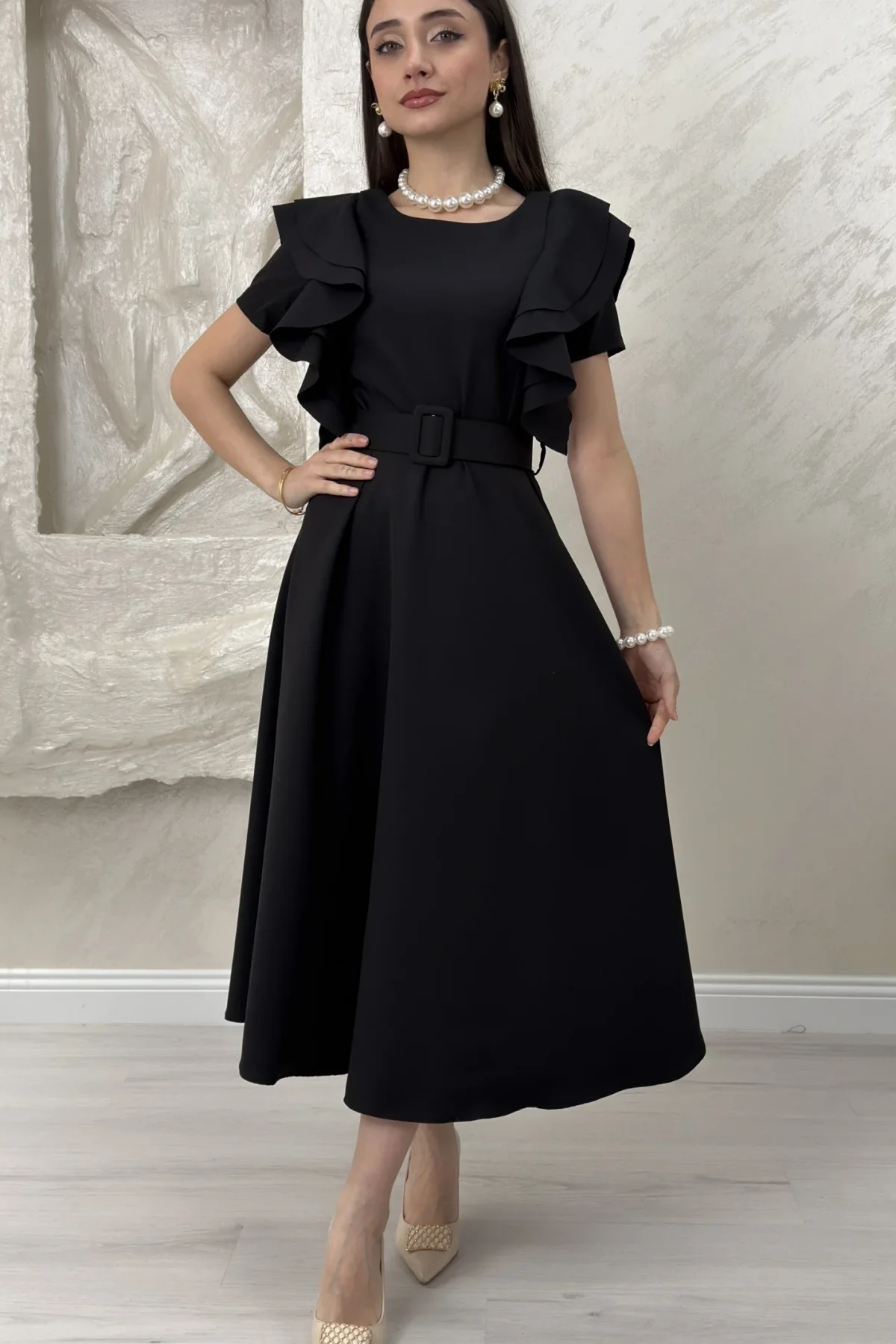 OMUZ KATLI KEMERLİ ELBİSE- SİYAH