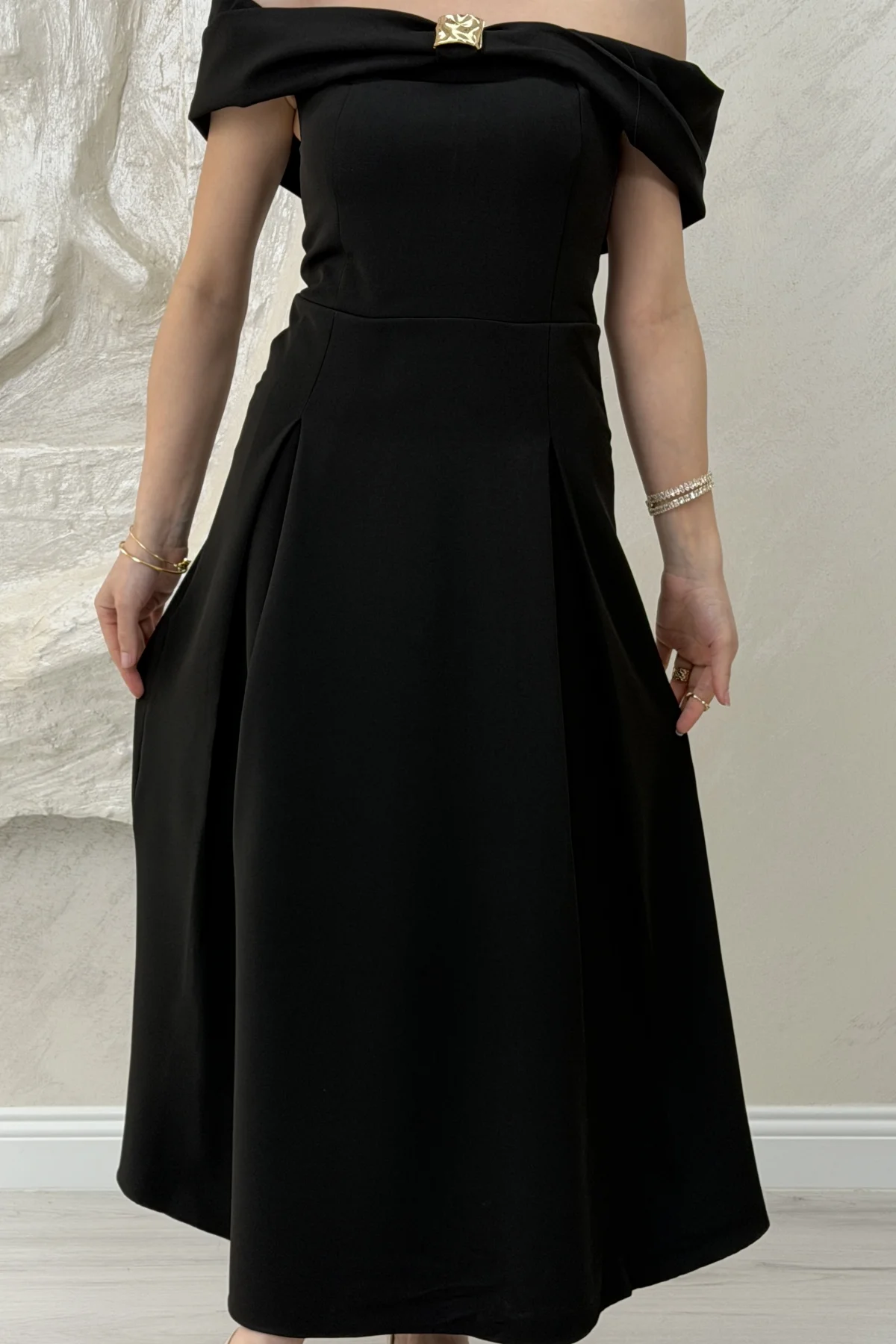 MADONNA YAKA TOKALI ELBİSE