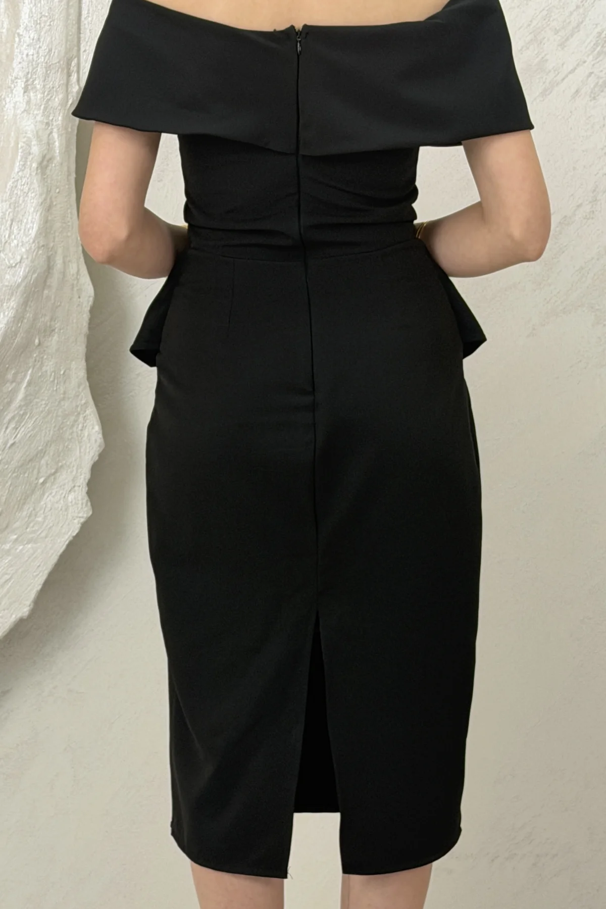 MADONNA YAKA ETEKLİ ELBİSE