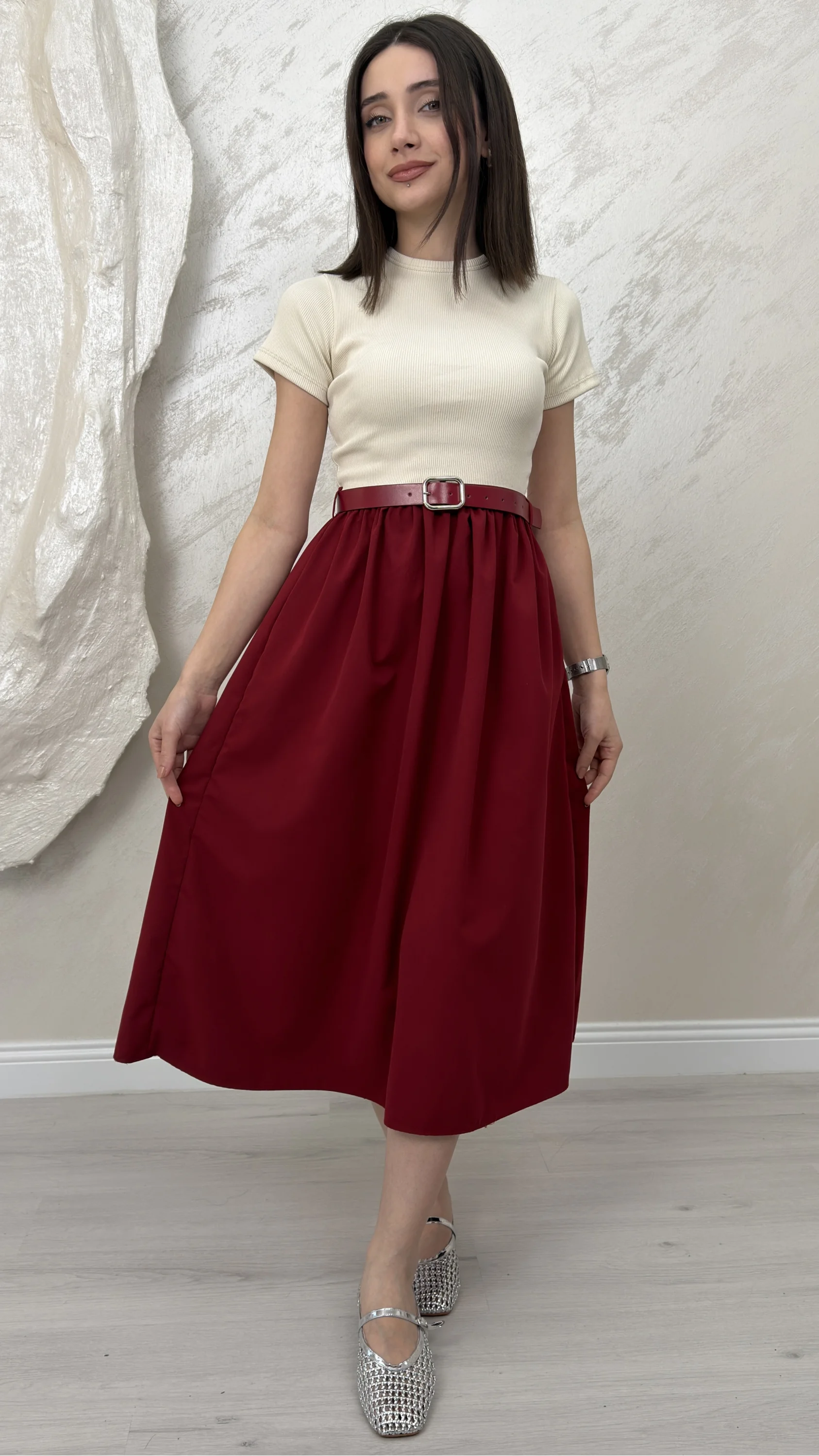 KEMERLİ PİLELİ MİDİ ETEK ELBİSE- BORDO