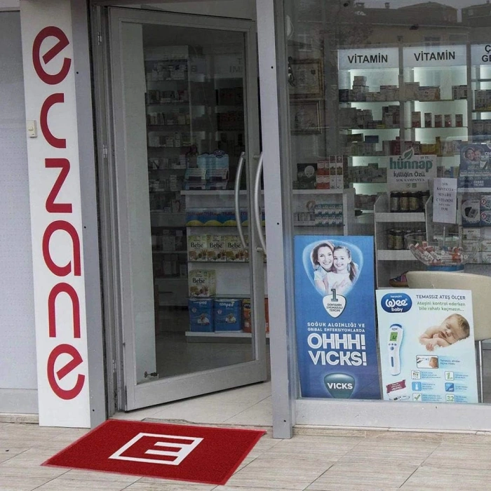 Jütburada Eczane Logolu Kıvırcık Kapı Önü Paspası