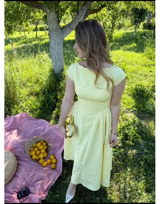 Belden Oturtmalı Sırt Detaylı Midi Boy Elbise Sarı