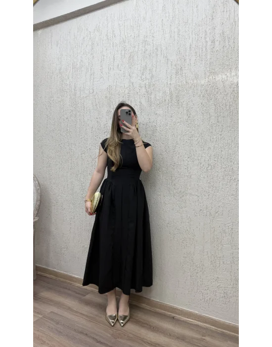 Belden Oturtmalı Sırt Detaylı Midi Boy Elbise Siyah