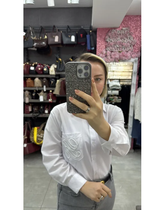 Cep detayı nakışlı gömlek