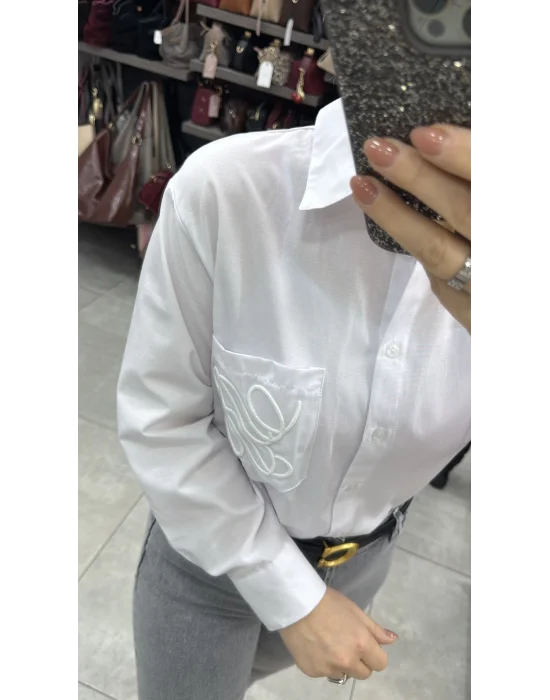 Cep detayı nakışlı gömlek