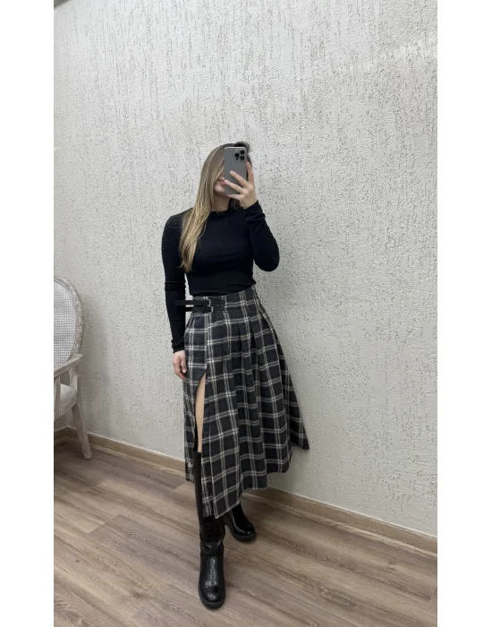 Ekoseli yırtmaçlı etek