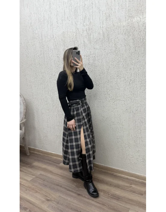 Ekoseli yırtmaçlı etek