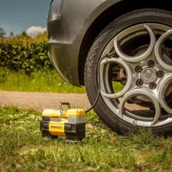 STANLEY SXIF0001 12Volt 150 PSI Dijital Basınç Göstergeli Lastik Şişirme Pompası + Led Lamba