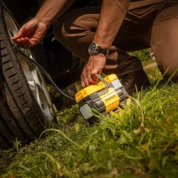 STANLEY SXIF0001 12Volt 150 PSI Dijital Basınç Göstergeli Lastik Şişirme Pompası + Led Lamba