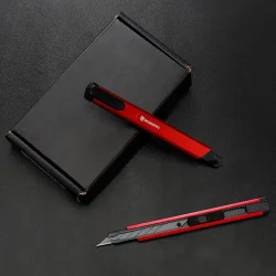 WORKPRO WP212020 9MM Alüminyum Kasa Cep Askılı Maket Bıçağı (KIRMIZI)