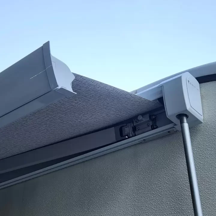 Berhimi M44 Kasetli Duvar Tipi Karavan Tentesi 4.00 x 2.50 Beyaz Kasa