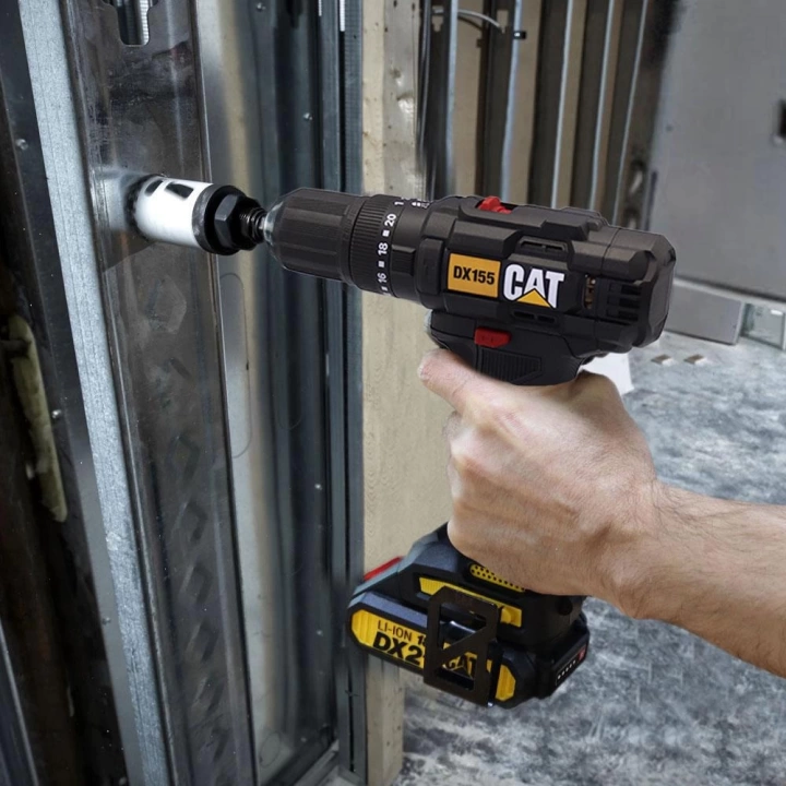CAT DX155.1SET 18Volt/2.0Ah Li-ion Çift Akülü Profesyonel Şarjlı Darbeli Matkap + DA01901 32 Parça Vidalama Uç Seti