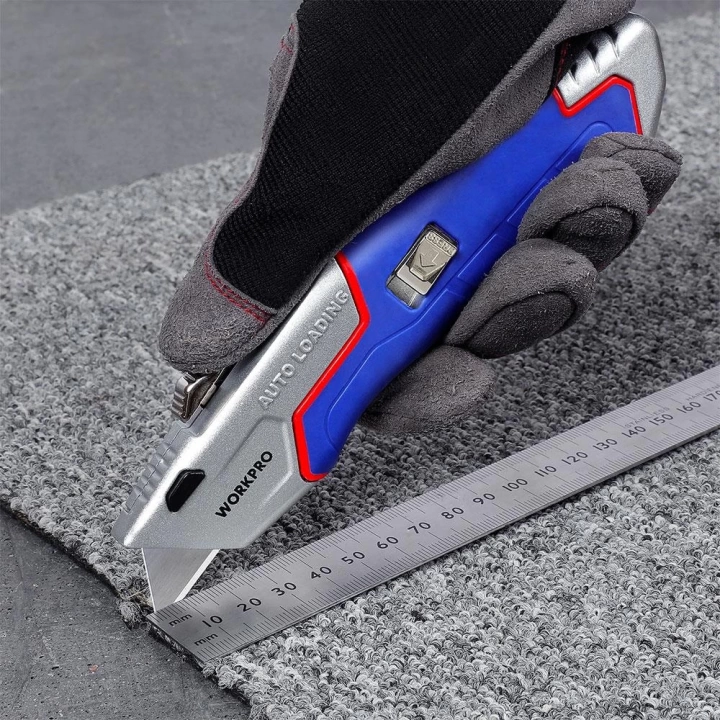 WORKPRO WP213012 Ağır Hizmet Alüminyum Gövde Geri Çekilebilir Rötuş Maket Bıçağı + 4 Adet Yedek Bıçak