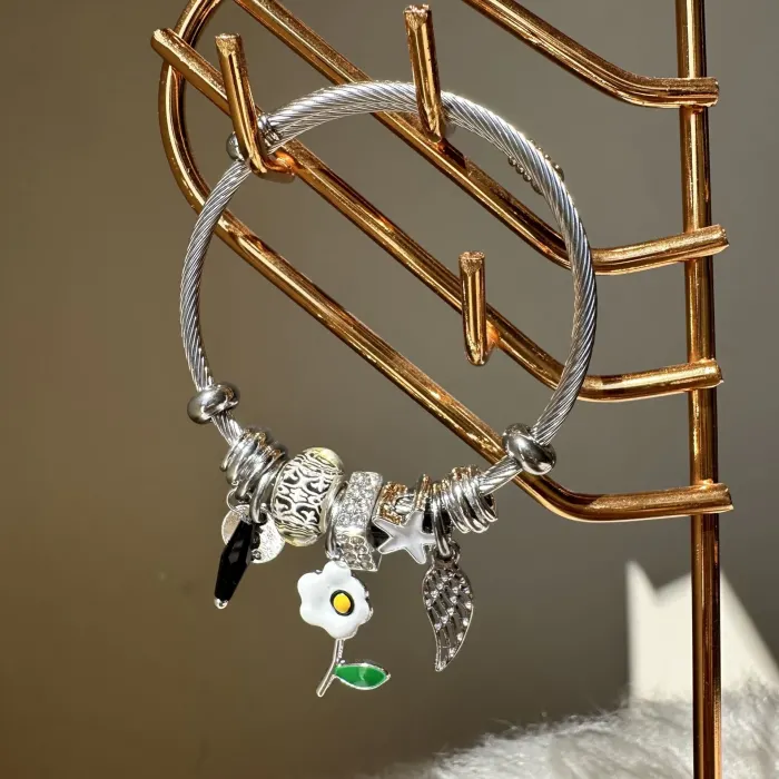 BEYAZ ÇİÇEK BİLEKLİK ÇELİK