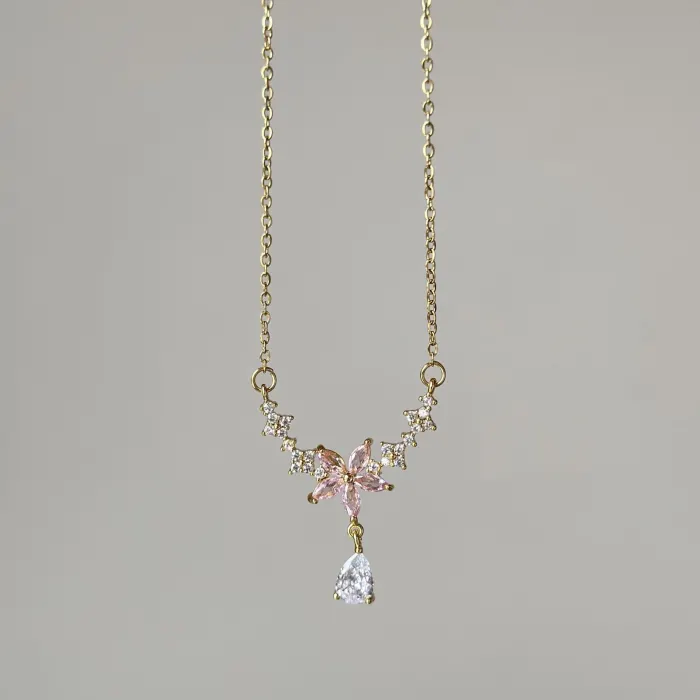 ÇELİK ÇİÇEK DETAYL GOLD KOLYE