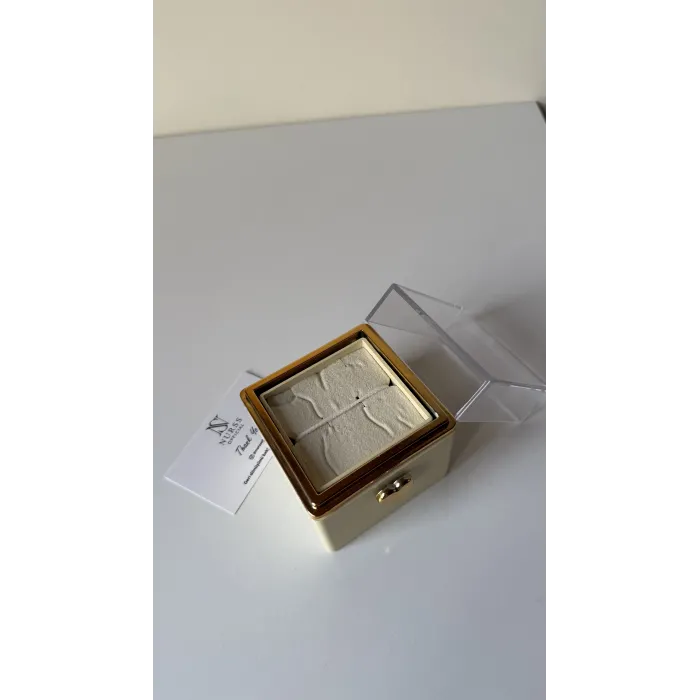 Doğum günü/ üflemeli dönen kutu (krem)