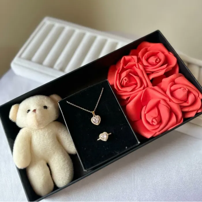 GÜLLÜ AYICIKLI KUTU VE GOLD SET