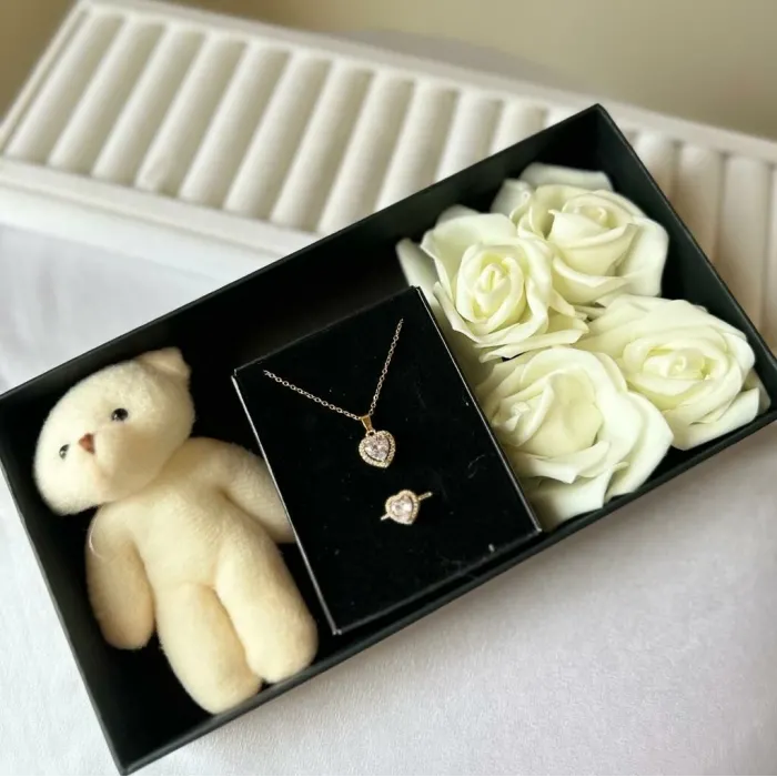 GÜLLÜ AYICIKLI KUTU VE GOLD SET