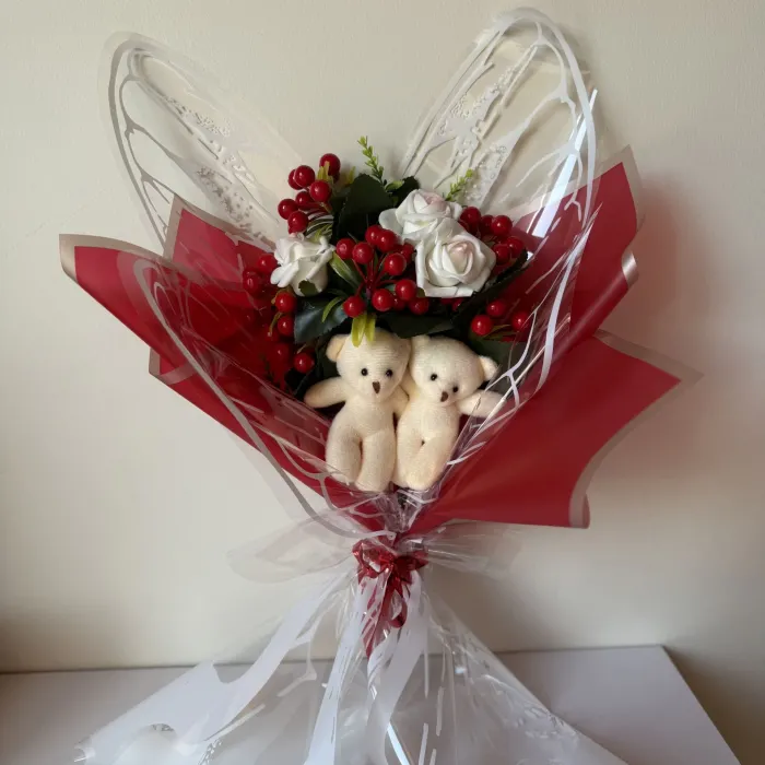 Kelebek kaplamalı kokina buketi