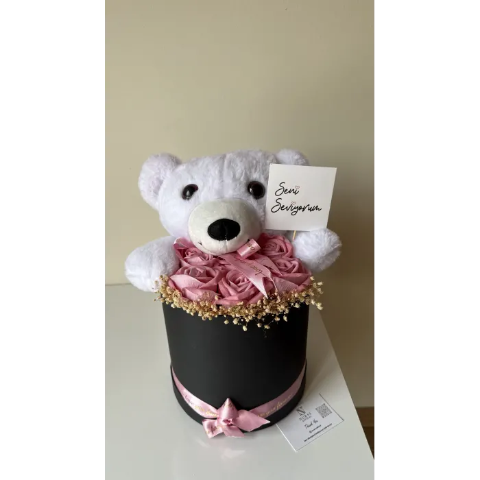 Kutu içerisinde ayıcıklı güllü  hediye buket
