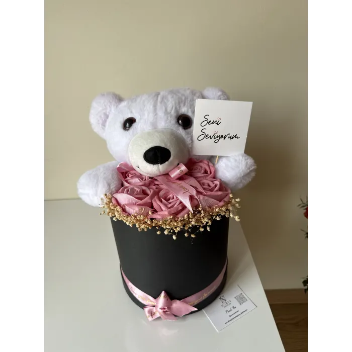 Kutu içerisinde ayıcıklı güllü  hediye buket