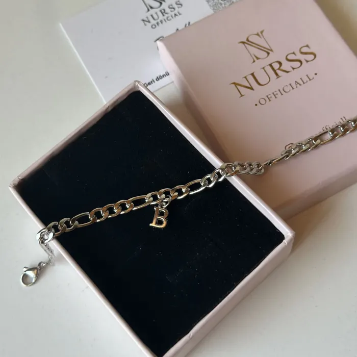 ÇELİK UNISEX HARFLİ BİLEKLİK ( tek adettir)