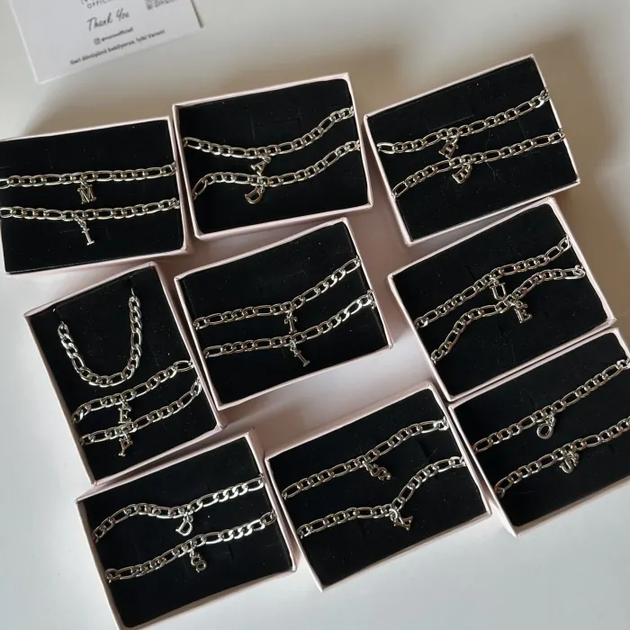 ÇELİK UNISEX HARFLİ ÇİFT BİLEKLİĞİ ( ÇİFT ADETTİR)