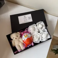 AYICIKLI GÜLLÜ KUTU İÇERİSİNDE KINDER (yüzük dahildir)