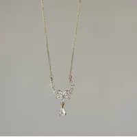 ÇELİK ÇİÇEK DETAYLI  GOLD RENK  KOLYE