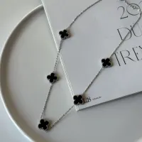 Çelik Van cl**f kolye siyah