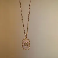 SEDEFLİ ÇERÇEVELİ KALP KOLYE ÇELİK